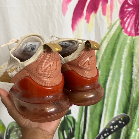 Nike Air Max 270 - Picture 3 of 4